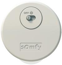 Sunis Intérieur Wirefree RTS - Avec le Sunis Intérieur Wirefree RTS, je décide où doit s'arrêter le volet roulant grâce à sa ventouse intégrée qui me permet de le fixer directement sur la vitre. 