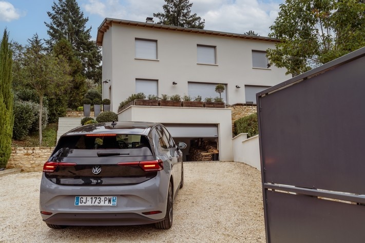 Porte garage à enroulement motorisée ESSENTIEL H.200 x l.240 blanc